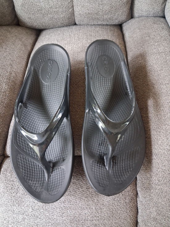 OOFOS Shoes - OOFOS Black Recovery Thong Sandals